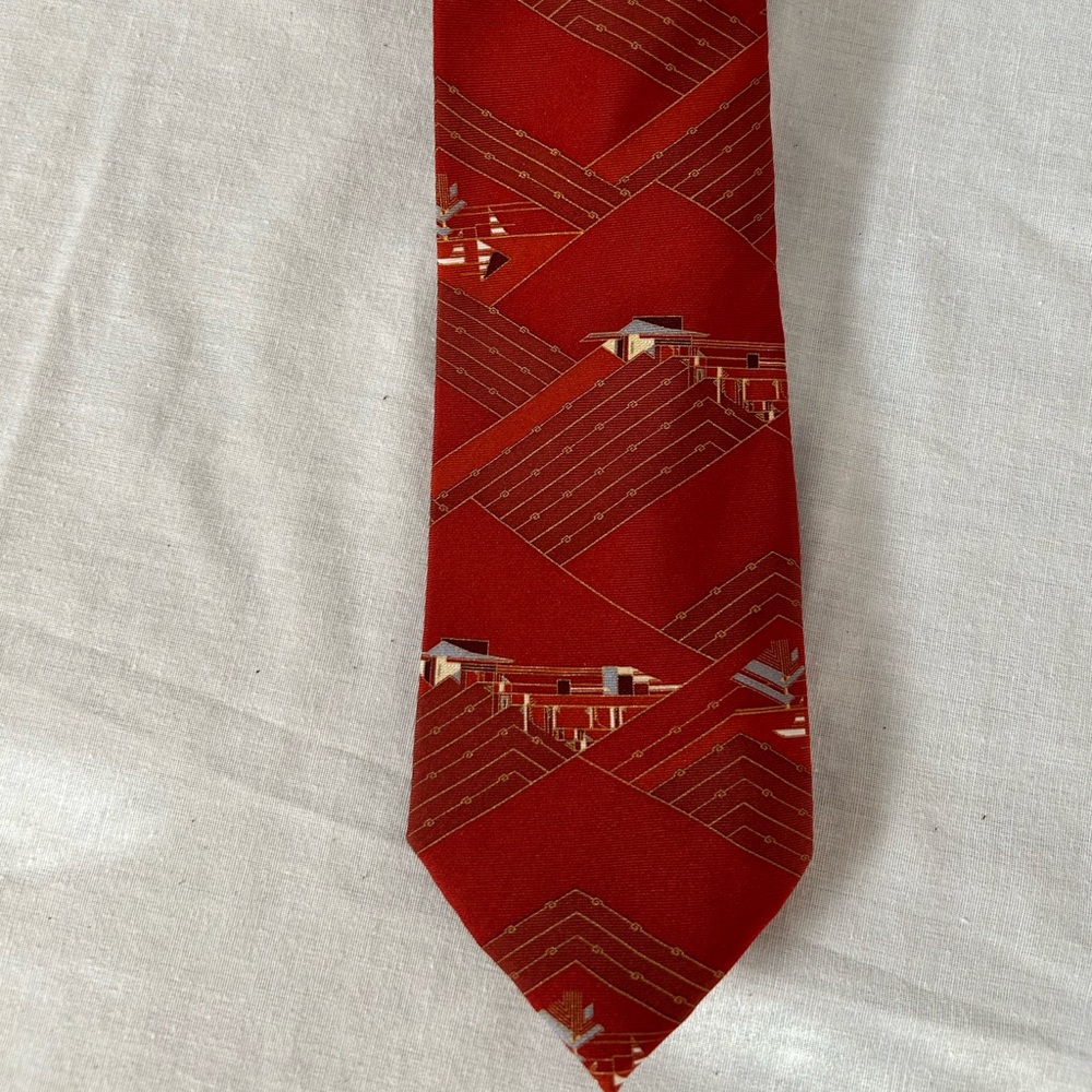 Frank Lloyd Wright men’s neck tie. Title : Taliesin spring green Wisconsin.